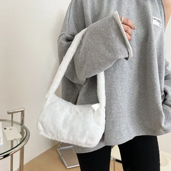 Basit Tasarım Kadın Yumuşak Peluş Hobos omuz çantaları Kış Kürklü Bayanlar Debriyaj Çanta Çanta Moda Kadın Koltukaltı Çanta