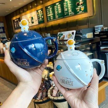 Sevimli Uzay Güneş Sistemi Seramik Kahve Kupa Gezegen Kupa Kahve Süt çay bardağı Güzel Astronot kaşıklı kupalar Kapaklı