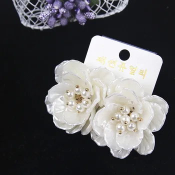 Yeni Beyaz İnci Çiçek Saplama Küpe Kadınlar için Reçine Kabuk Petal Küpe Moda Kadınlar Takı 4A5020